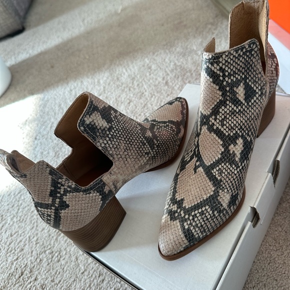 Lucky Brand - Picture 2 of 3